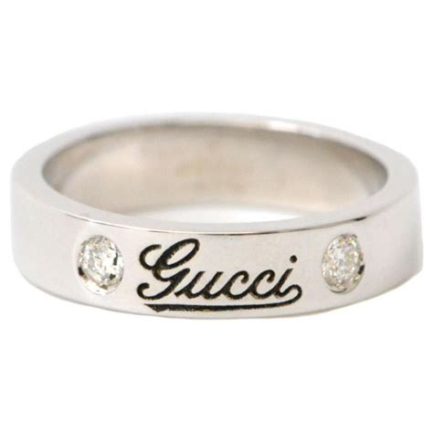 gucci textured icon ring.